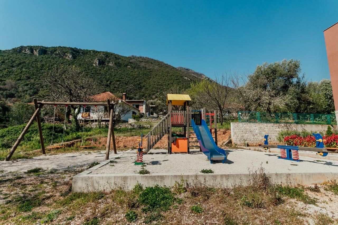 Acacia Hill A3 Daire Ðenovići Dış mekan fotoğraf